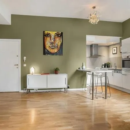 Stylish Living - Close To Everything *